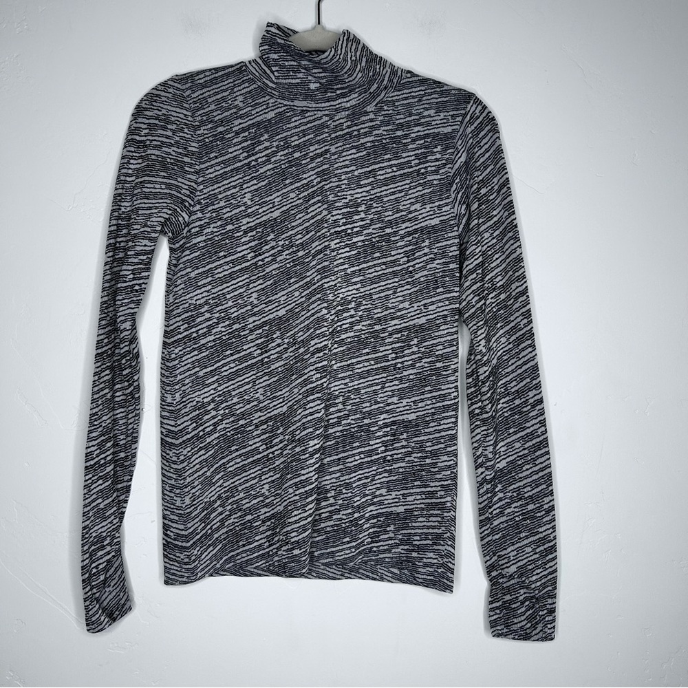 Athleta‎ Black and Gray Stripe Flurry Seamless Turtleneck Size Medium Winter